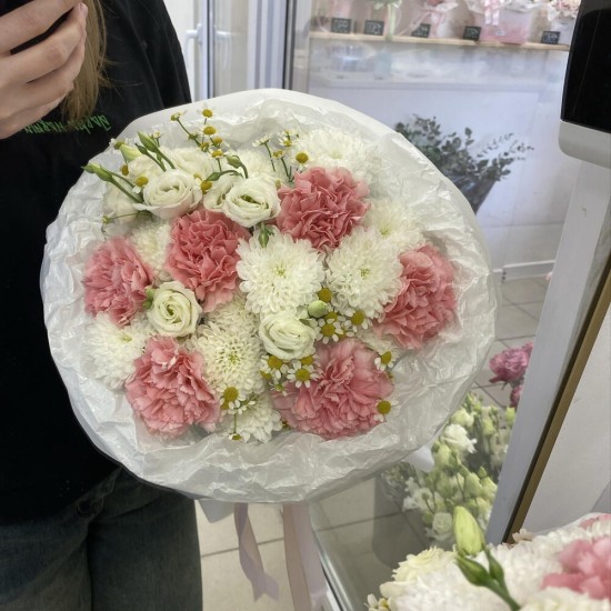 Летний букет с диантусом, ромашкой и эустомой BLOOM ROOM