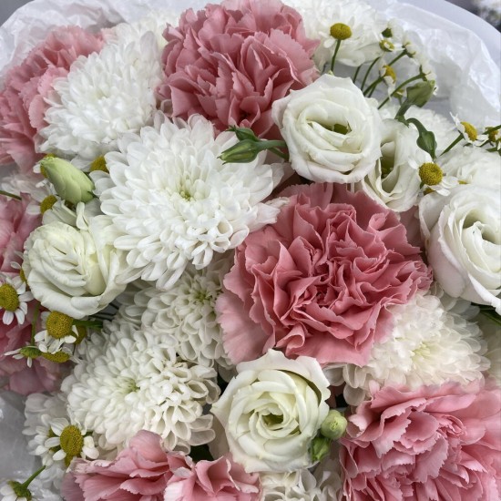 Летний букет с диантусом, ромашкой и эустомой BLOOM ROOM