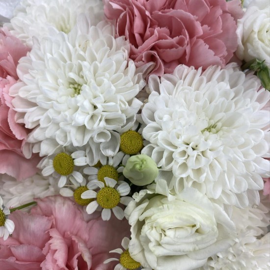 Летний букет с диантусом, ромашкой и эустомой BLOOM ROOM