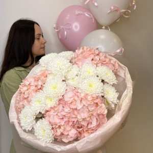 пышный букет и набор гелиевых шаров   BLOOM ROOM