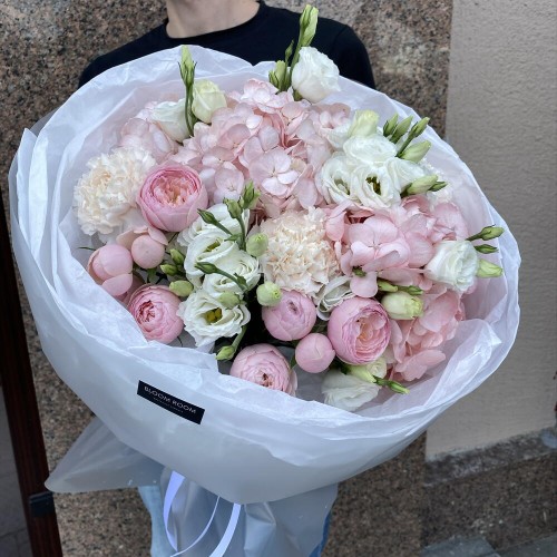 Воздушный нежно-розовый букет BLOOM ROOM, гортензия, эустома