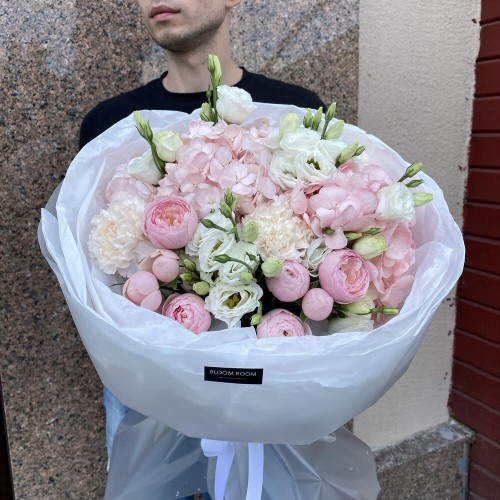 Воздушный нежно-розовый букет BLOOM ROOM, гортензия, эустома