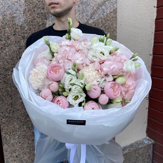 Воздушный нежно-розовый букет BLOOM ROOM, гортензия, эустома