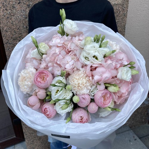Воздушный нежно-розовый букет BLOOM ROOM, гортензия, эустома