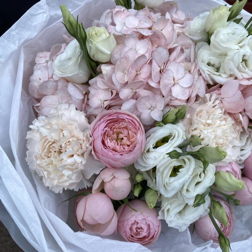 Воздушный нежно-розовый букет BLOOM ROOM, гортензия, эустома