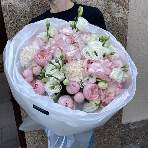 Воздушный нежно-розовый букет BLOOM ROOM, гортензия, эустома
