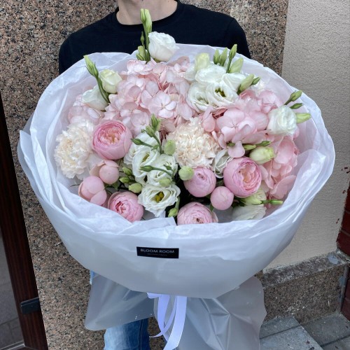 Воздушный нежно-розовый букет BLOOM ROOM, гортензия, эустома