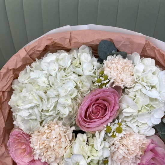 Красивый букет Bloom Room