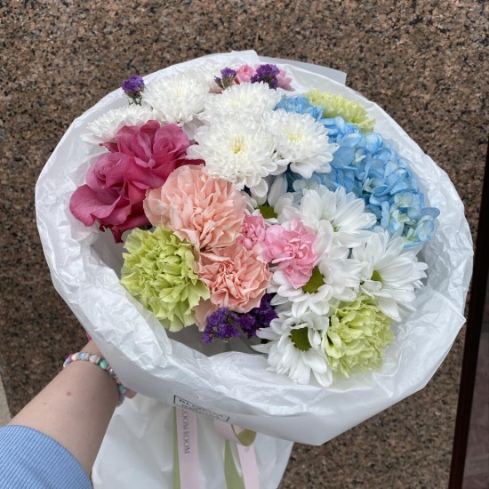 Красочный дофаминовый букет BLOOM ROOM
