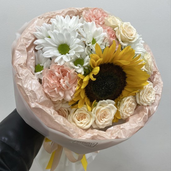 Букет с подсолнухом BLOOM ROOM