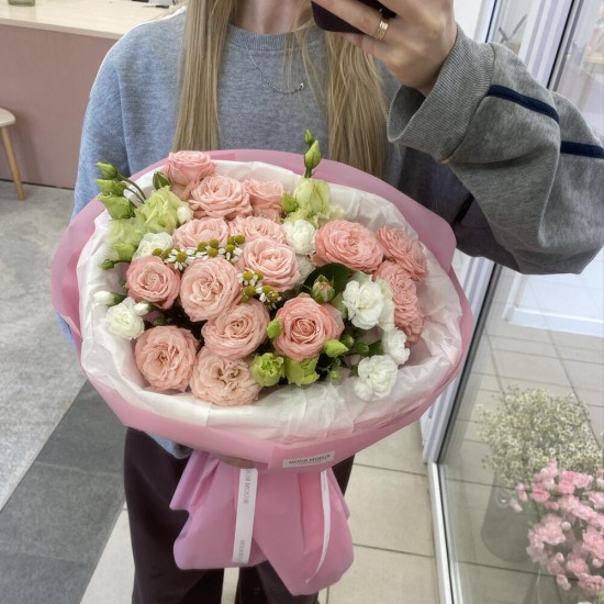 Букет с кустовыми розами
