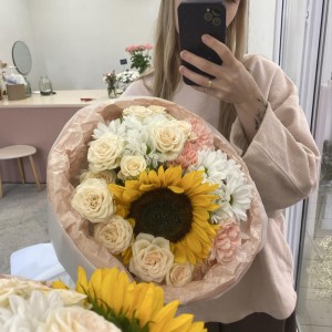 Осенний букет с подсолнухом Bloom Room