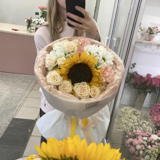 Осенний букет с подсолнухом Bloom Room