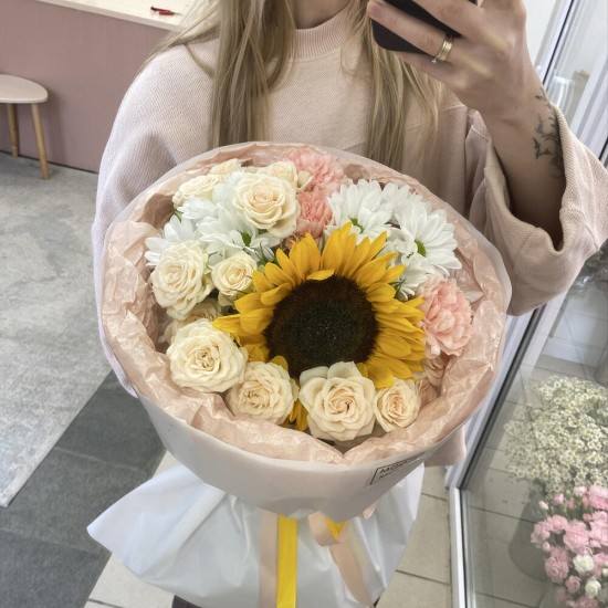 Осенний букет с подсолнухом Bloom Room