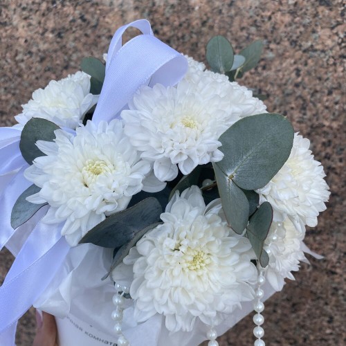 Элегантная композиция с бусами