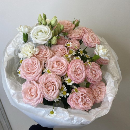 Красивый букет  bloom room Роза ромашка гвоздика