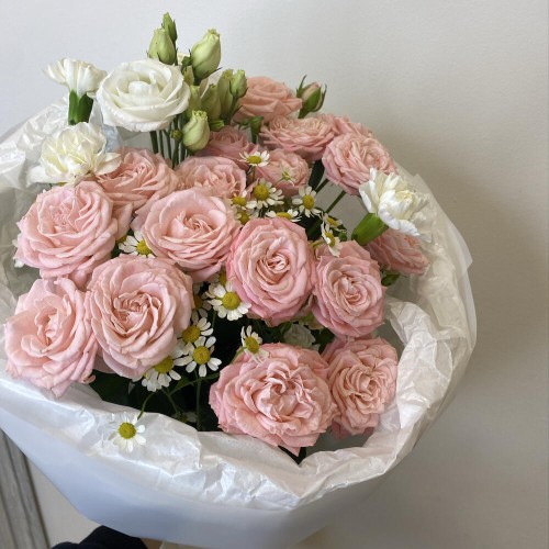 Красивый букет  bloom room Роза ромашка гвоздика