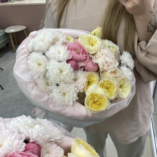 Нежный букет с кустовой розой Bloom Room