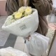 Светлый букет с гортензией и кустовой розой Bloom Room