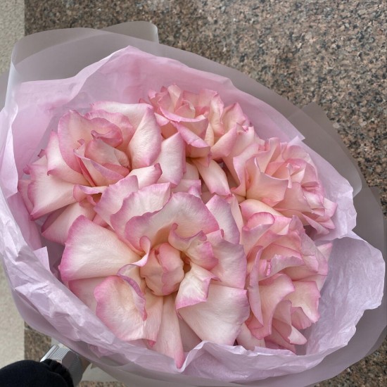 Воздушный розовый букет  bloom room Роза