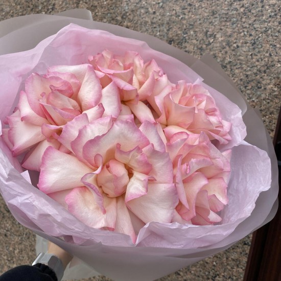Воздушный розовый букет  bloom room Роза