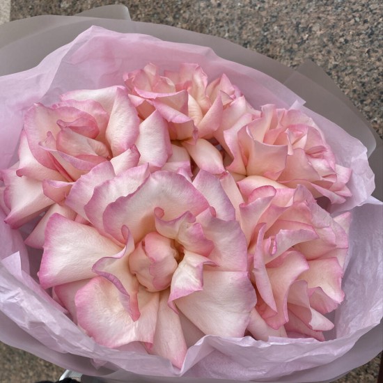 Воздушный розовый букет  bloom room Роза