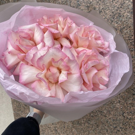 Воздушный розовый букет  bloom room Роза
