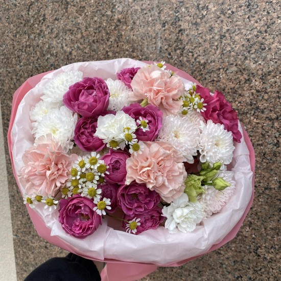 Красивые букет bloom room  Роза гвоздика хризантема