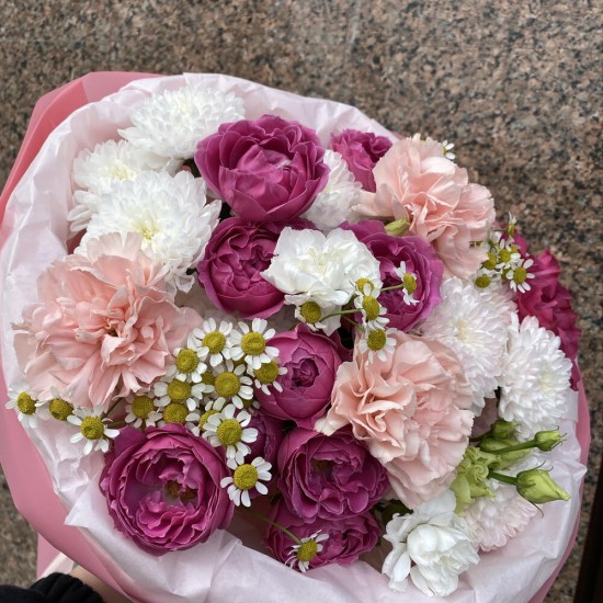 Красивые букет bloom room  Роза гвоздика хризантема