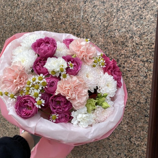 Красивые букет bloom room  Роза гвоздика хризантема