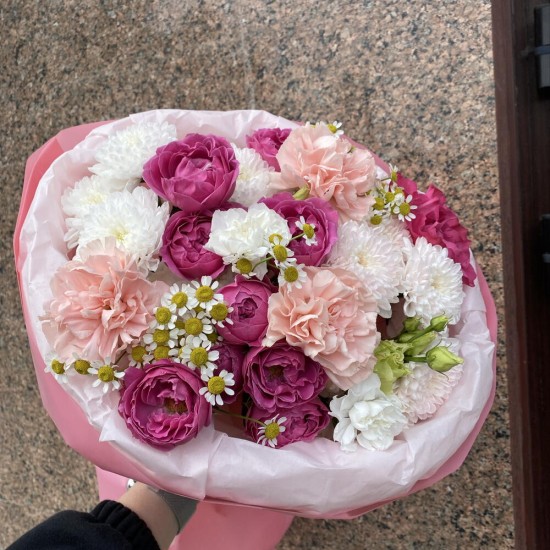Красивые букет bloom room  Роза гвоздика хризантема