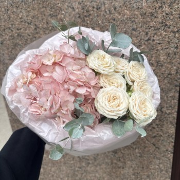 нежный букет  bloom room гортензия роза