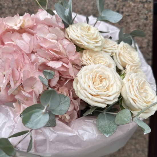 нежный букет  bloom room гортензия роза