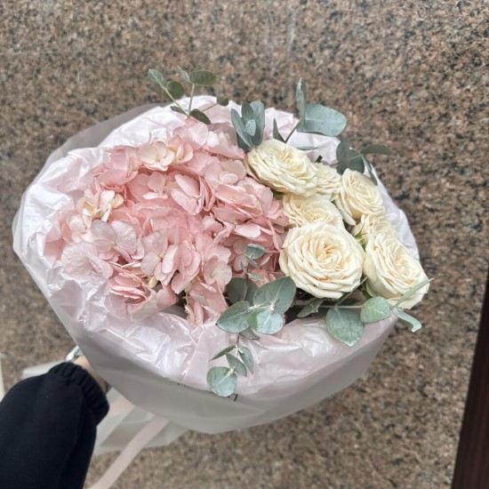 нежный букет  bloom room гортензия роза