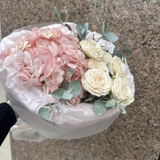 нежный букет  bloom room гортензия роза