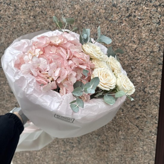 нежный букет  bloom room гортензия роза