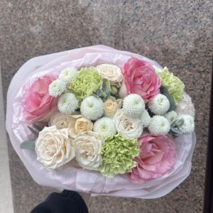 букет нежный с розами  bloom room