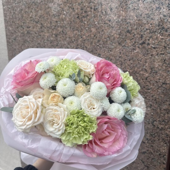 букет нежный с розами  bloom room