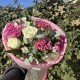 яркий букет роз и альстромерий Bloom room