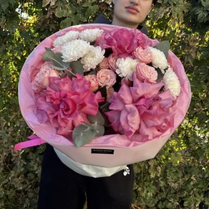 Малиновый букет bloom room французская роза,хризантема и эвкалипт