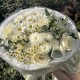 пышный белый букет bloom room роза,хризантема,ромашка