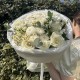 пышный белый букет bloom room роза,хризантема,ромашка