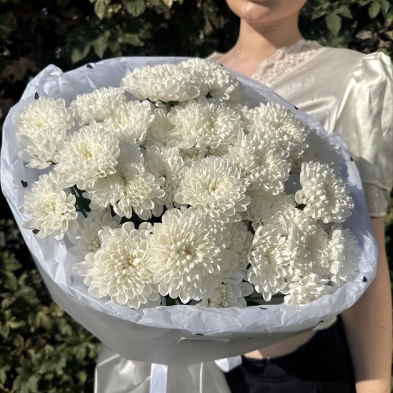 стойкий букет пышных хризантем bloom room
