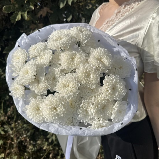 стойкий букет пышных хризантем bloom room