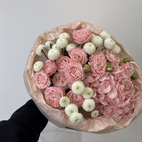 воздушный букет bloom room гортензия,роза и хризантема