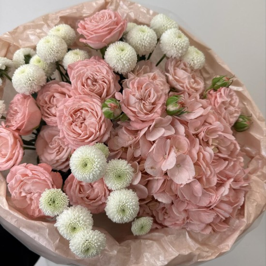 воздушный букет bloom room гортензия,роза и хризантема