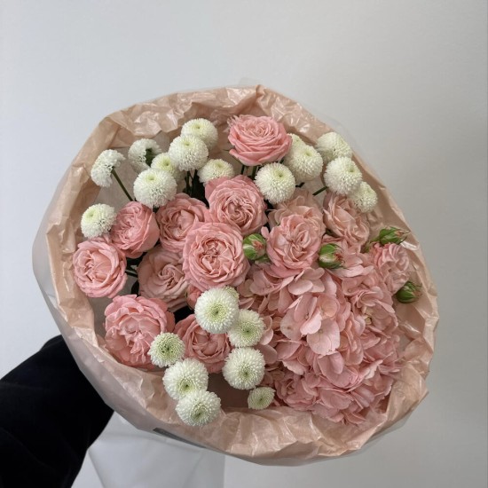 воздушный букет bloom room гортензия,роза и хризантема
