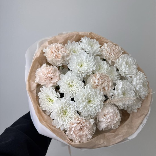 персиковый букет bloom room хризантема и диантус