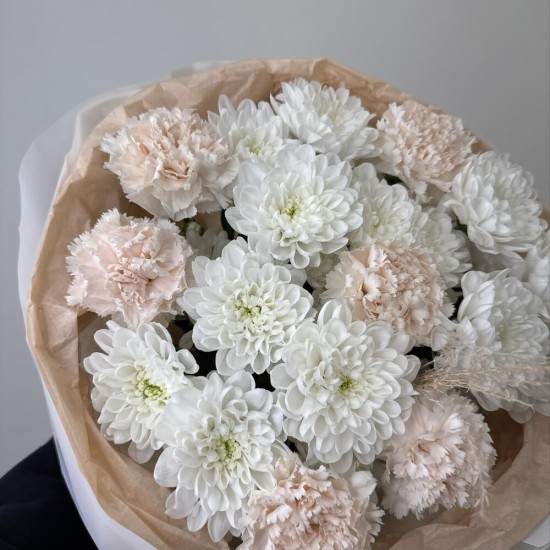 персиковый букет bloom room хризантема и диантус