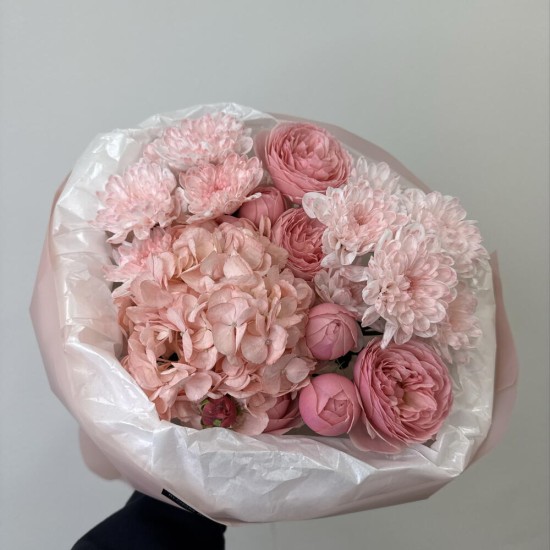 милый розовый букет bloom room гортензия,хризантема,роза